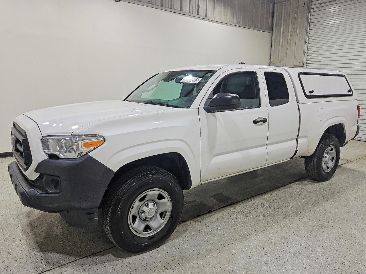 2022 TOYOTA TACOMA SR5 — Front 3/4