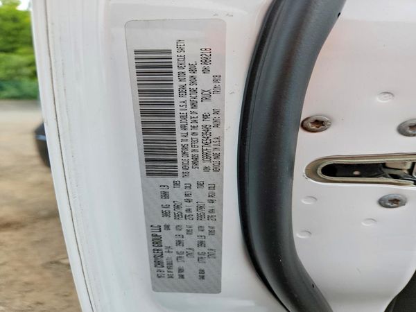 2014 RAM 1500 ST — VINS