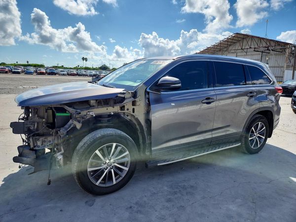 2017 TOYOTA HIGHLANDER — DSFA — Front 3/4