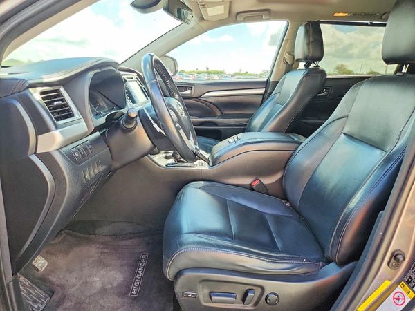2017 TOYOTA HIGHLANDER SE/XLE — DENT