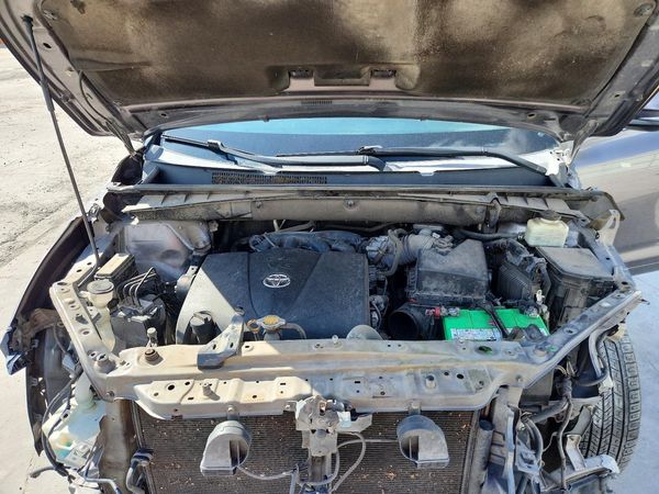 2017 TOYOTA HIGHLANDER SE/XLE — Engine bay