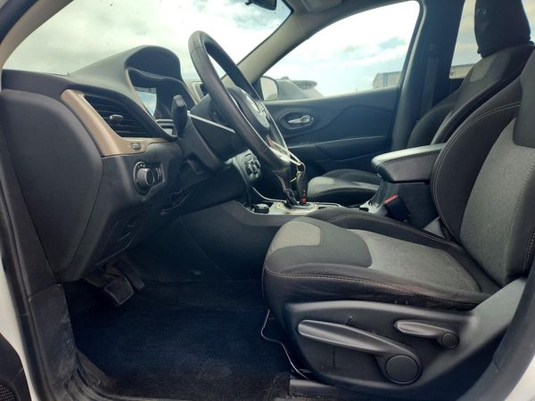 2016 JEEP CHEROKEE SPORT 4X4 — DENT