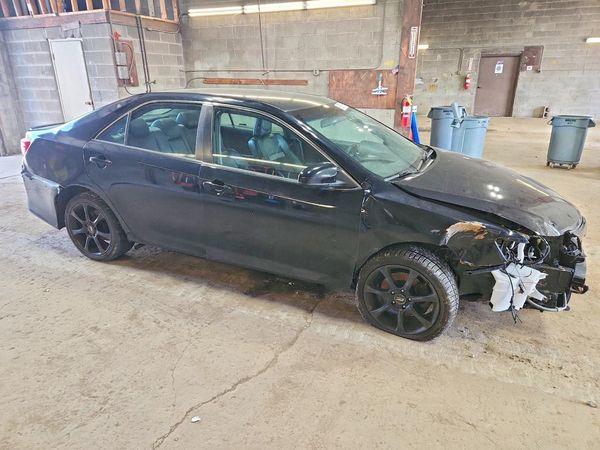 2013 TOYOTA CAMRY — Passenger 3/4