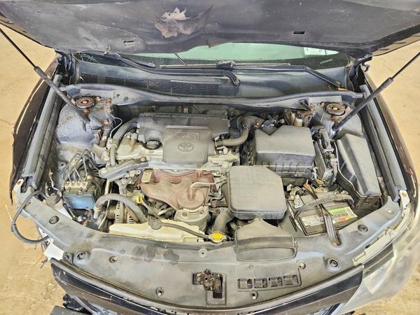 2013 TOYOTA CAMRY — Engine bay