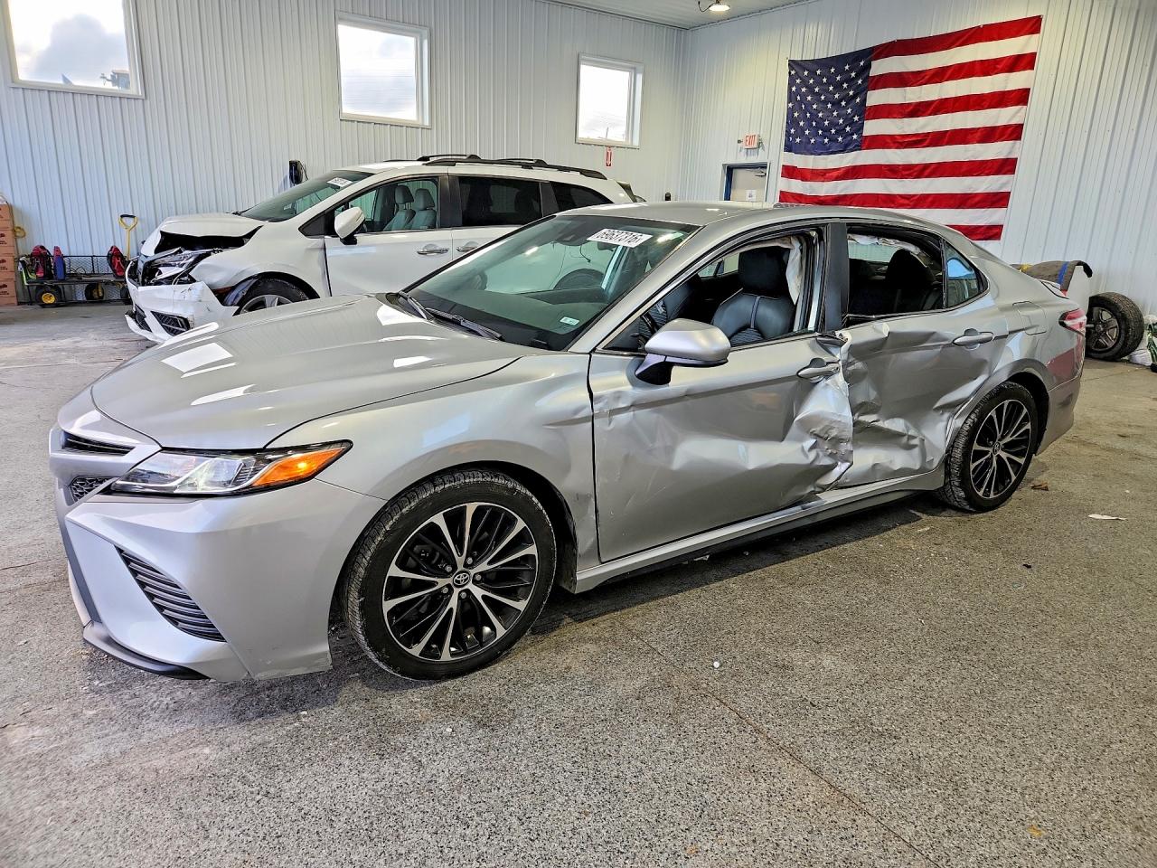 2020 TOYOTA CAMRY SE — Front 3/4