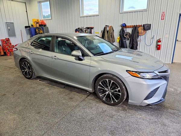2020 TOYOTA CAMRY SE — Passenger 3/4