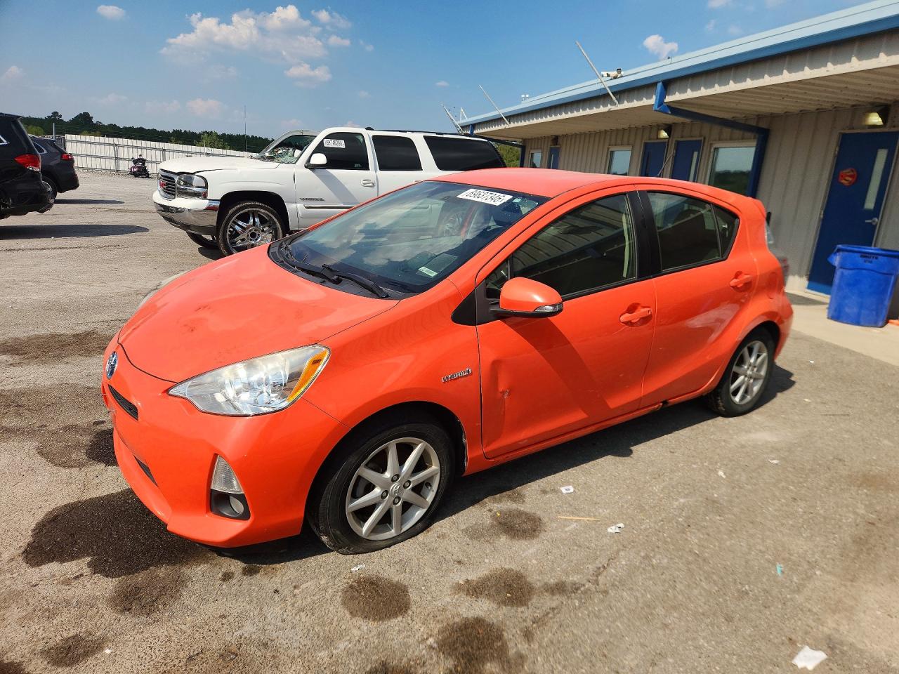 2013 TOYOTA PRIUS — Front 3/4