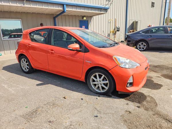 2013 TOYOTA PRIUS — Passenger 3/4