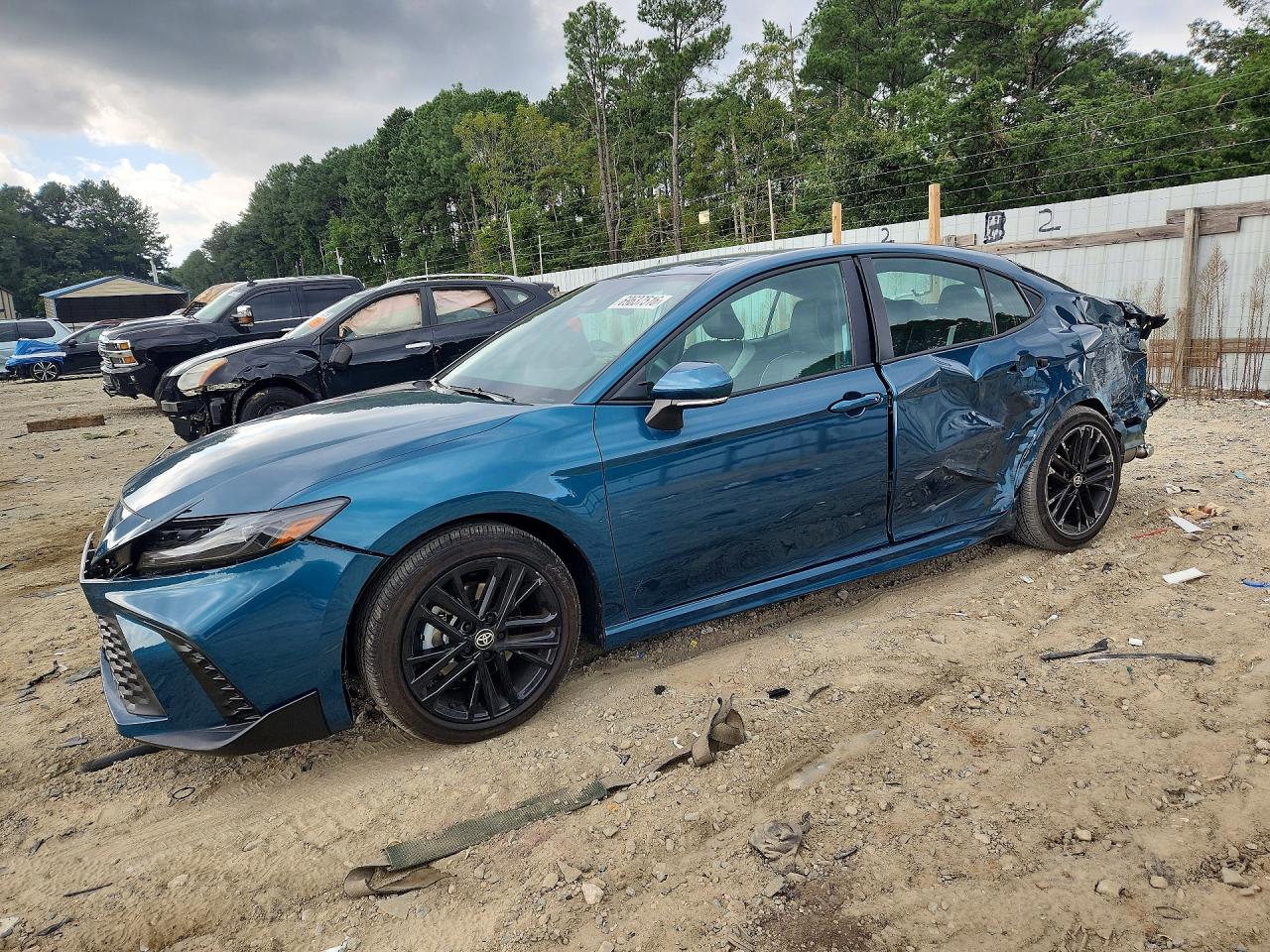 2025 TOYOTA CAMRY — Front 3/4