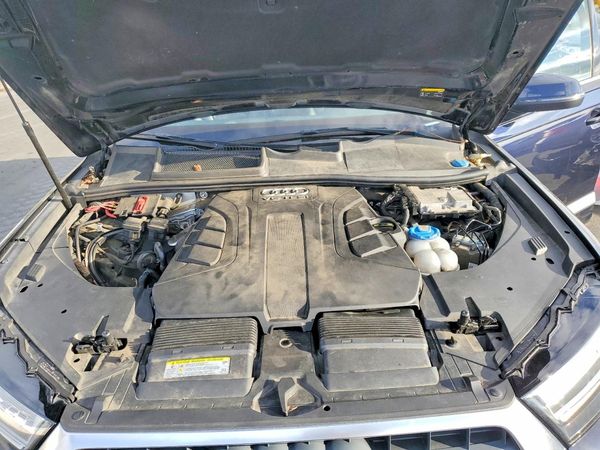 2017 AUDI Q7 quattro Premium Plus — Engine bay