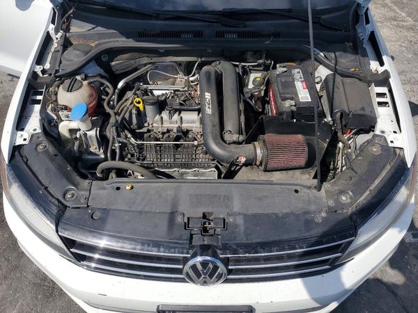 2017 VOLKSWAGEN JETTA S — Engine bay