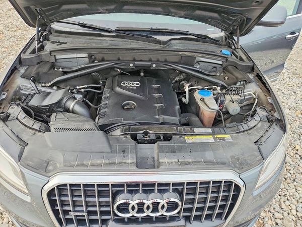 2015 AUDI Q5 — Engine bay
