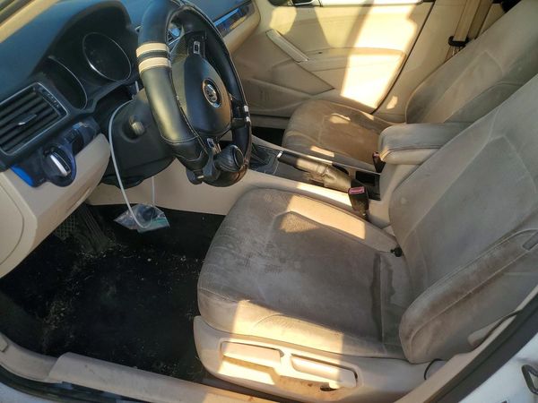 2017 VOLKSWAGEN PASSAT S — DENT