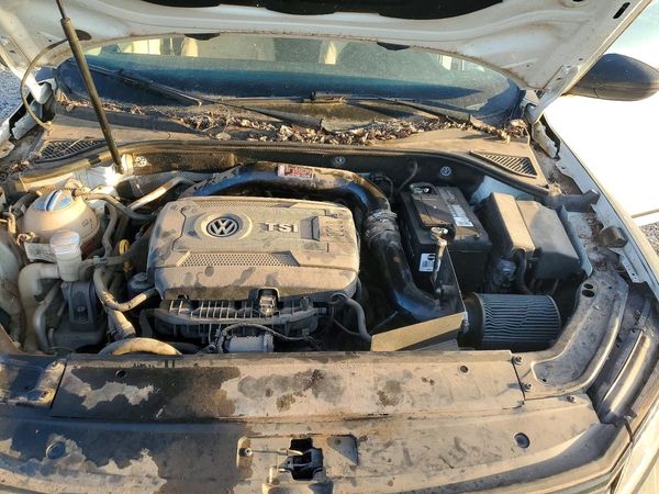 2017 VOLKSWAGEN PASSAT S — Engine bay