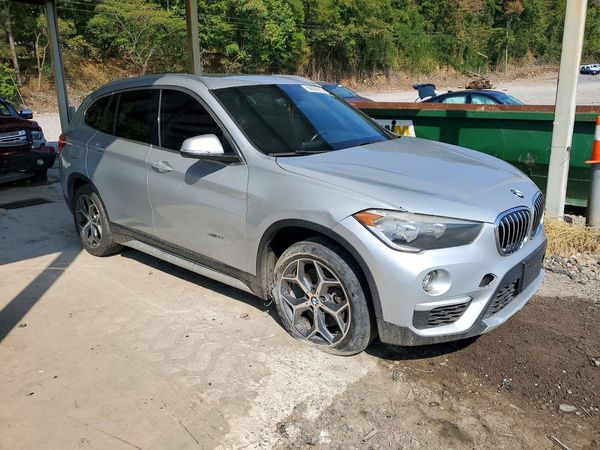 2018 BMW X1 xDrive28i — Passenger 3/4