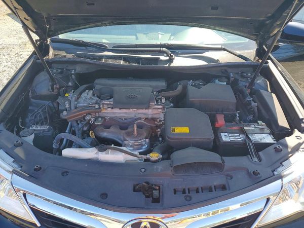 2013 TOYOTA CAMRY — Engine bay