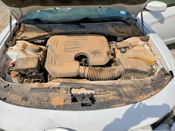 2020 DODGE CHARGER SXT — Engine bay