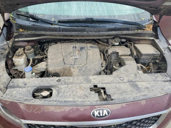 2017 KIA SEDONA — Engine bay