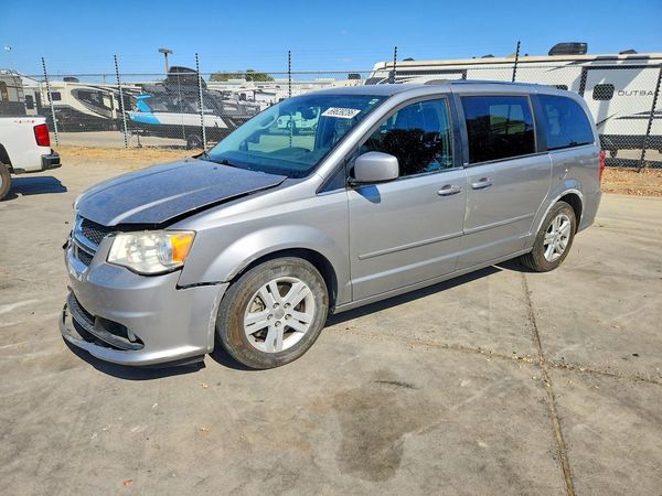 2013 DODGE GRAND CARAVAN — Front 3/4
