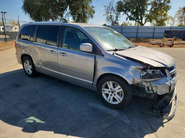 2013 DODGE GRAND CARAVAN — Passenger 3/4