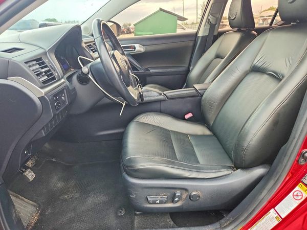 2013 LEXUS CT — DENT