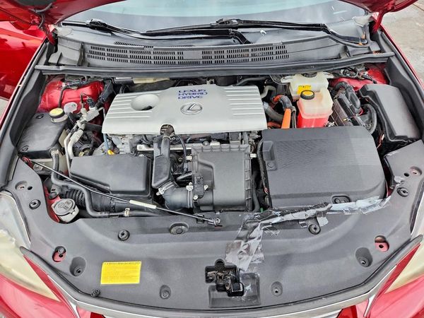 2013 LEXUS CT — Engine bay