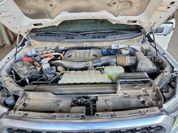 2022 FORD F150 — Engine bay