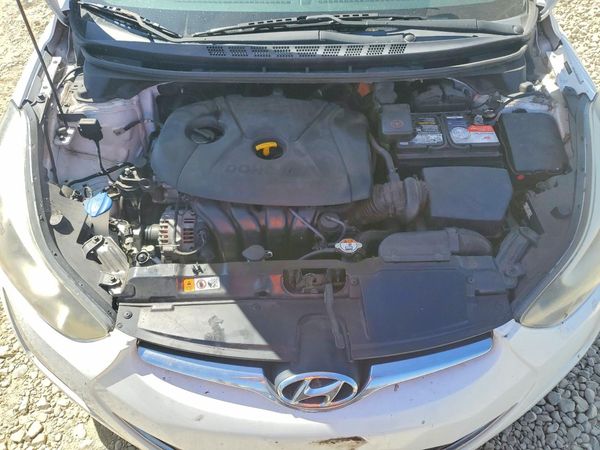 2014 HYUNDAI ELANTRA GLS(Middle) — Engine bay