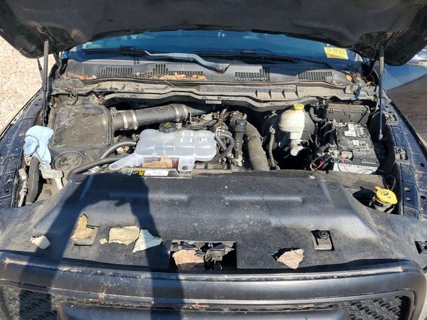 2014 RAM 1500 Laramie — Engine bay