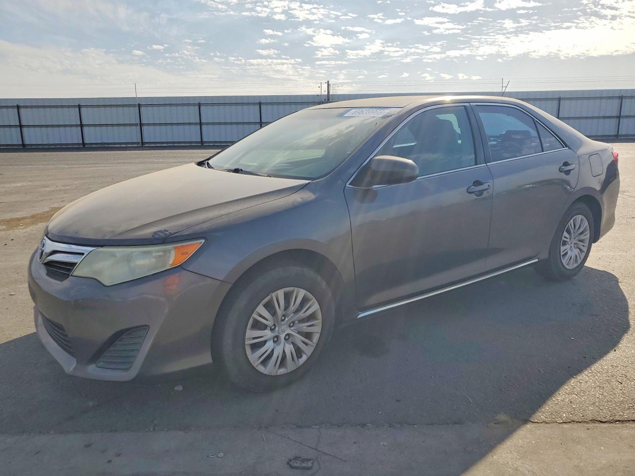2014 TOYOTA CAMRY — Front 3/4