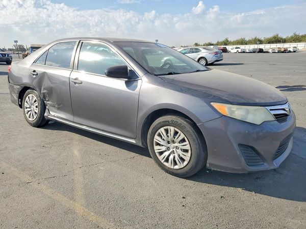 2014 TOYOTA CAMRY — Passenger 3/4