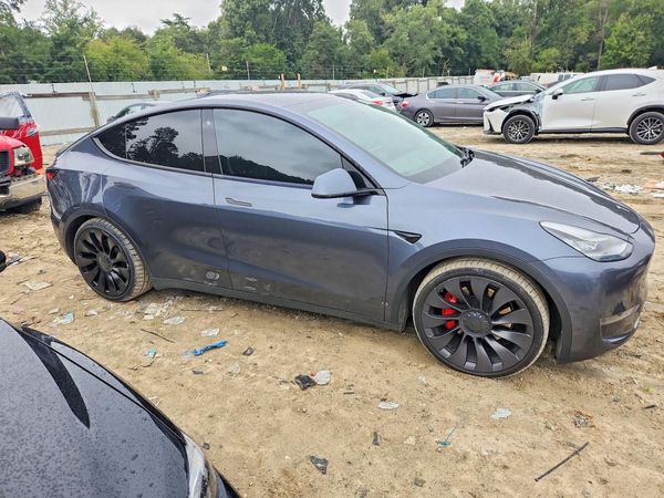 2020 TESLA MODEL Y — Passenger 3/4