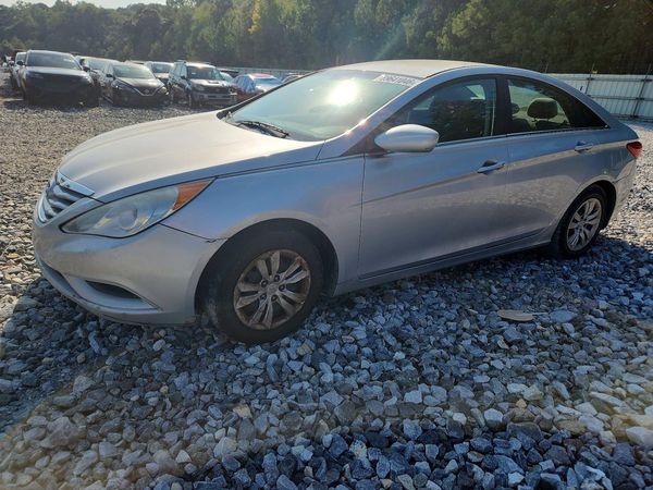 2013 HYUNDAI SONATA — Front 3/4