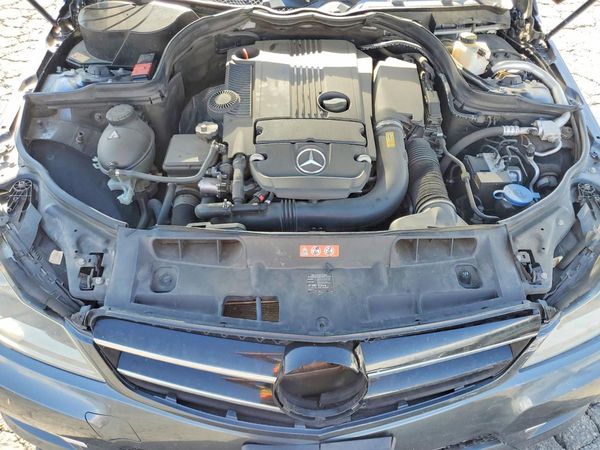 2014 MERCEDES-BENZ C C250 — Engine bay
