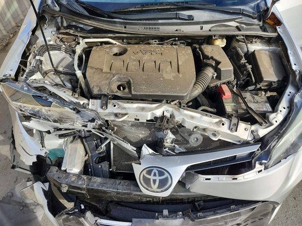 2017 TOYOTA COROLLA — Engine bay