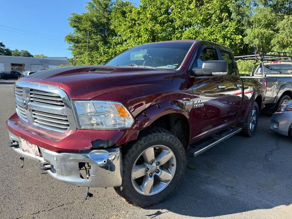 2017 RAM 1500 SLT QUAD CAB 4X4