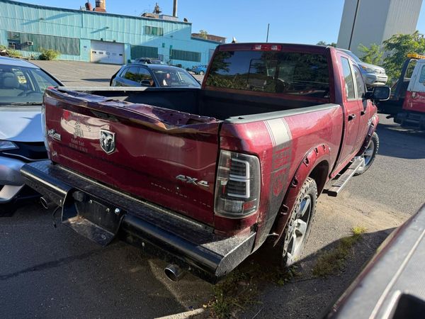 2017 RAM 1500 SLT QUAD CAB 4X4