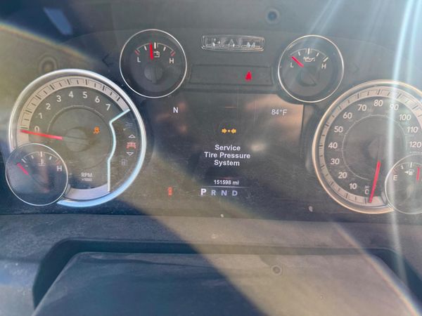2017 RAM 1500 SLT QUAD CAB 4X4