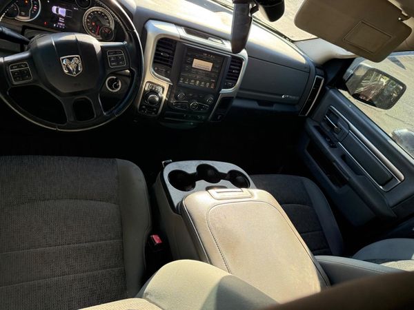 2017 RAM 1500 SLT QUAD CAB 4X4