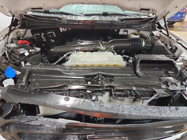 2022 FORD F150 SuperCrew — Engine bay