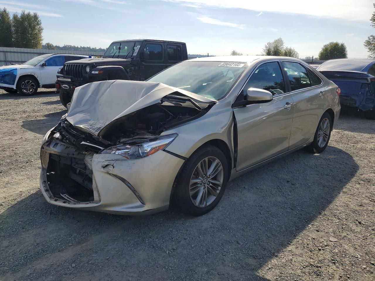 2017 TOYOTA CAMRY LE/SE/XLE/XSE — Front 3/4
