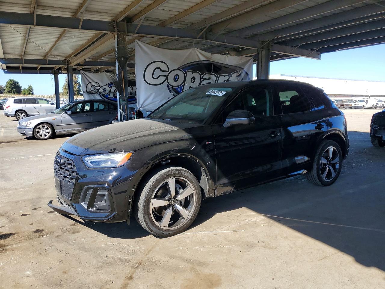 2022 AUDI Q5 S Line quattro Prestige — Front 3/4