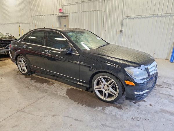 2013 MERCEDES-BENZ C — Passenger 3/4