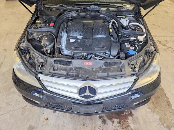 2013 MERCEDES-BENZ C — Engine bay