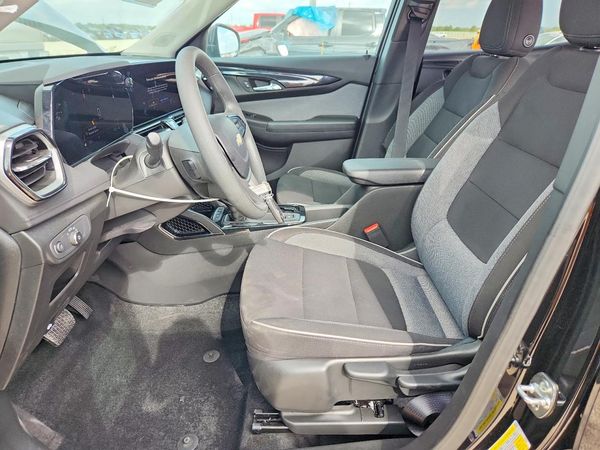 2026 CHEVROLET TRAILBLAZER LT — DENT