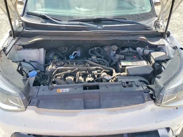 2016 KIA SOUL — Engine bay