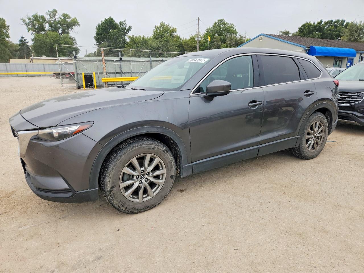 2019 MAZDA CX-9 Touring — Front 3/4