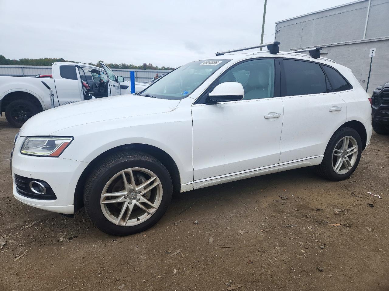 2017 AUDI Q5 quattro Premium — Front 3/4
