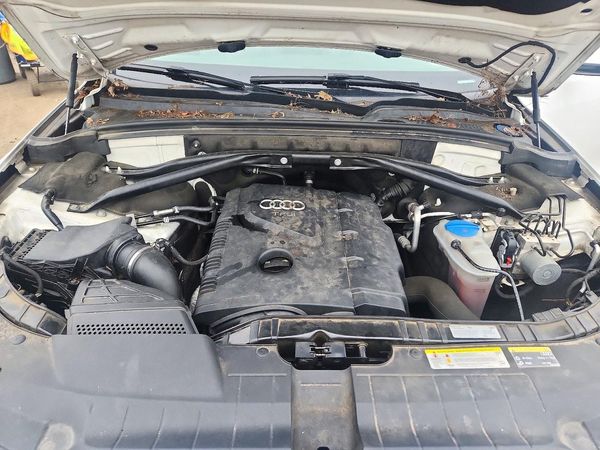 2017 AUDI Q5 quattro Premium — Engine bay