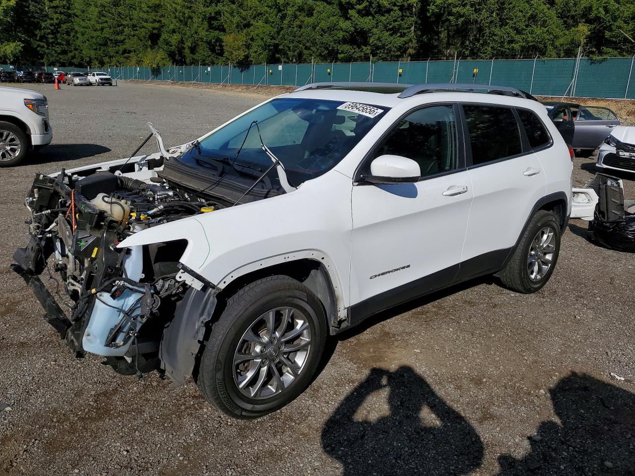 2019 JEEP CHEROKEE Latitude Plus — Front 3/4
